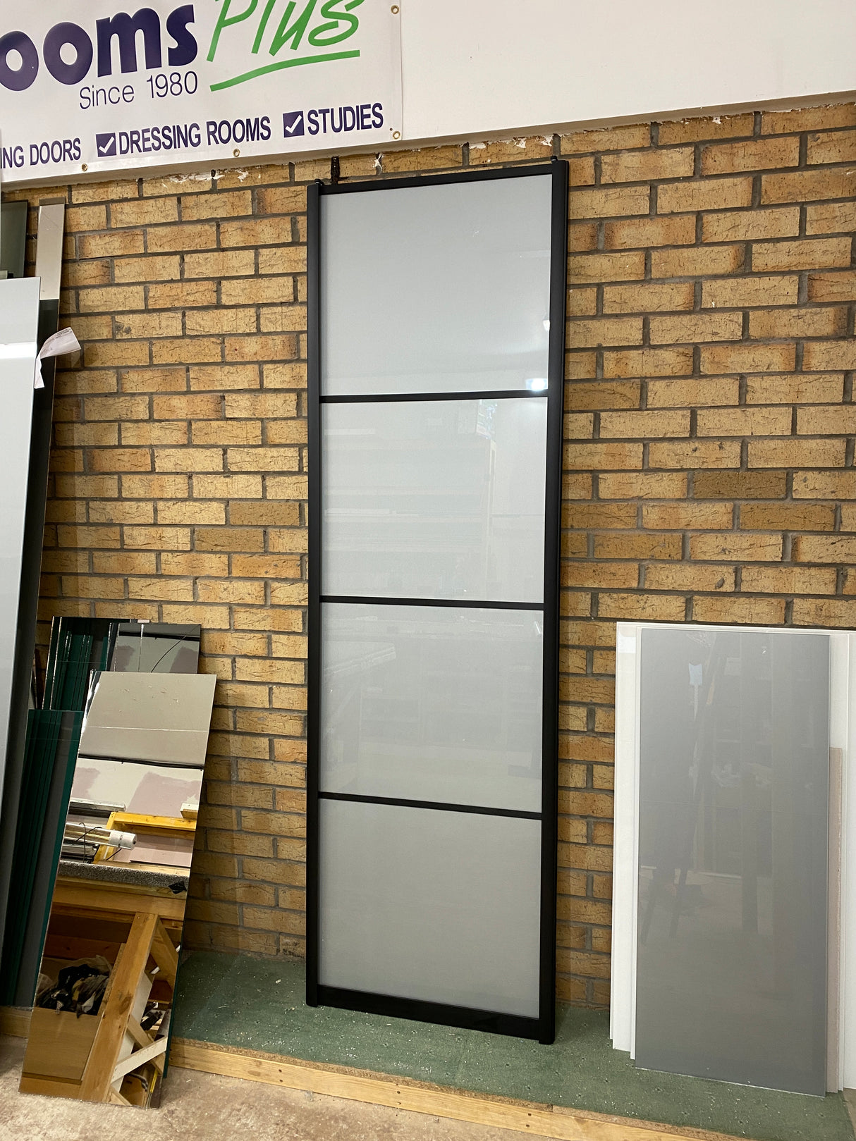 Kit de puerta de armario corrediza curva negra cepillada - Espejo de 2 puertas y 4 paneles y cristal metálico gris - Hecho a medida