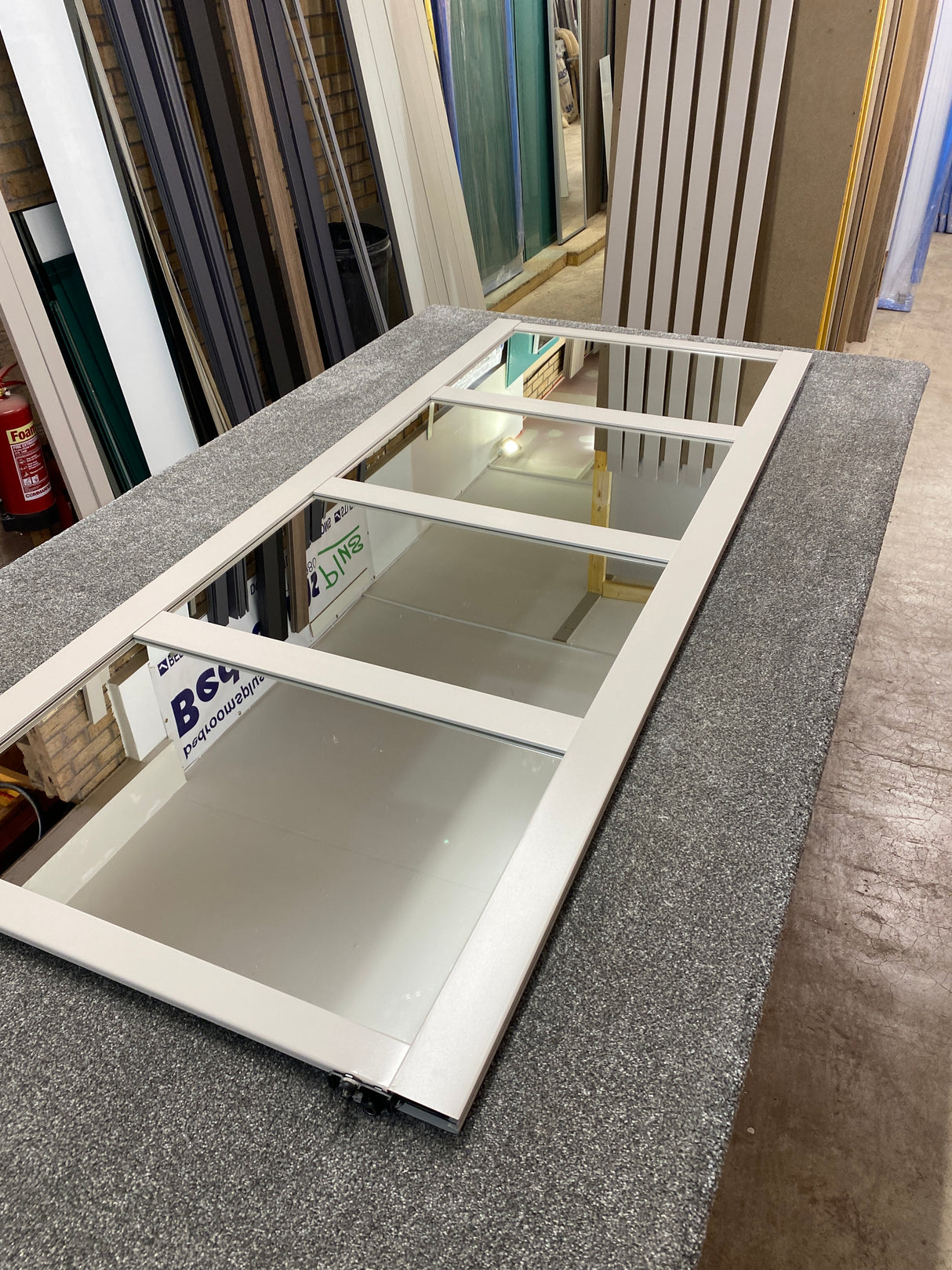 Cashmere Shaker Luxe Schiebetür-Set für Kleiderschrank – 2 Türen – Maßgeschneiderter 4-Panel-Spiegel